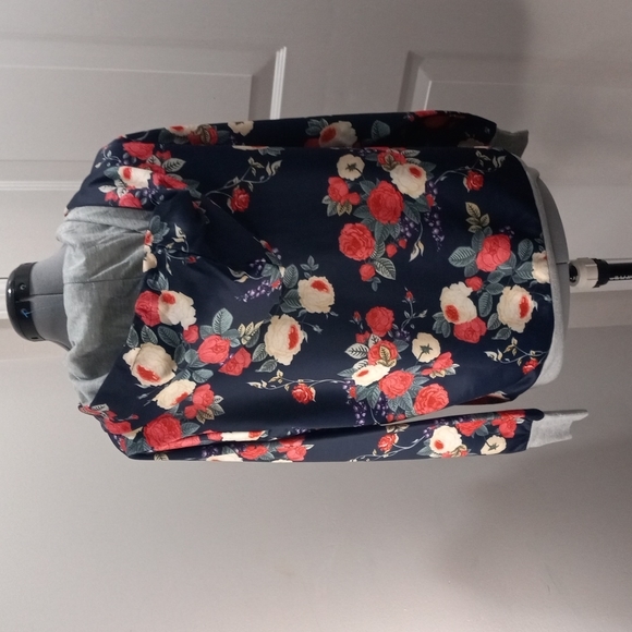 Cupshe Pullover With Hoodie and Kangaroo pouch, Floral, Size Small - Picture 5 of 7